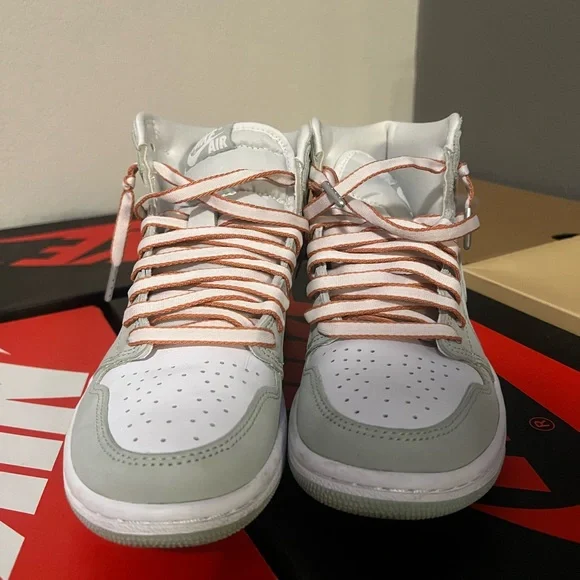 Jordan 1 Retro High OG
I Seafoam (Women's) - Picture 9 of 9